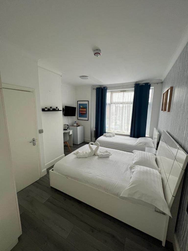 Diana Hotel London Room photo